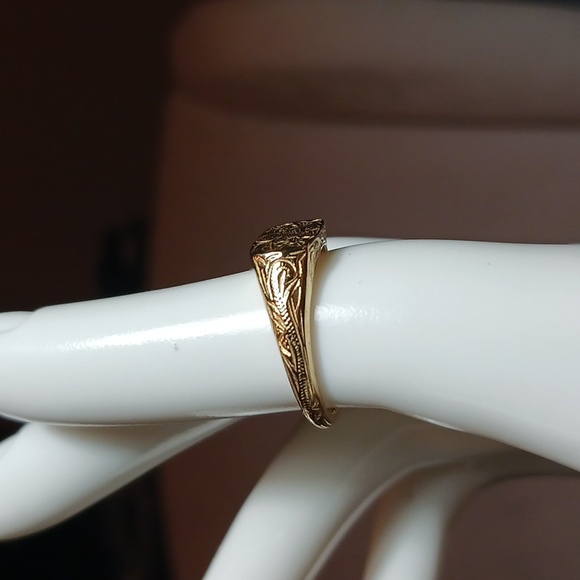 Hey Harper Daphne Gold Tone Ring Size 5 - Picture 2 of 7